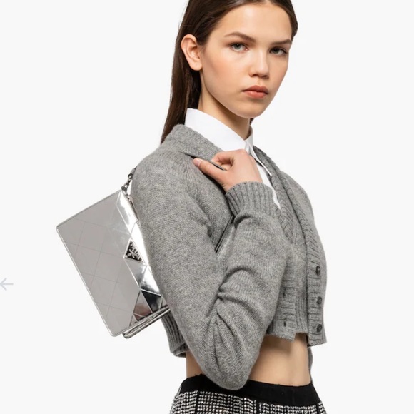 Prada - Picture 1 of 6